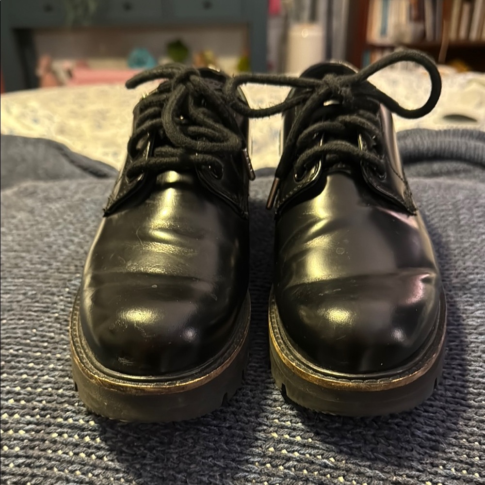 Clarks Black Leather Lace-Up Flats